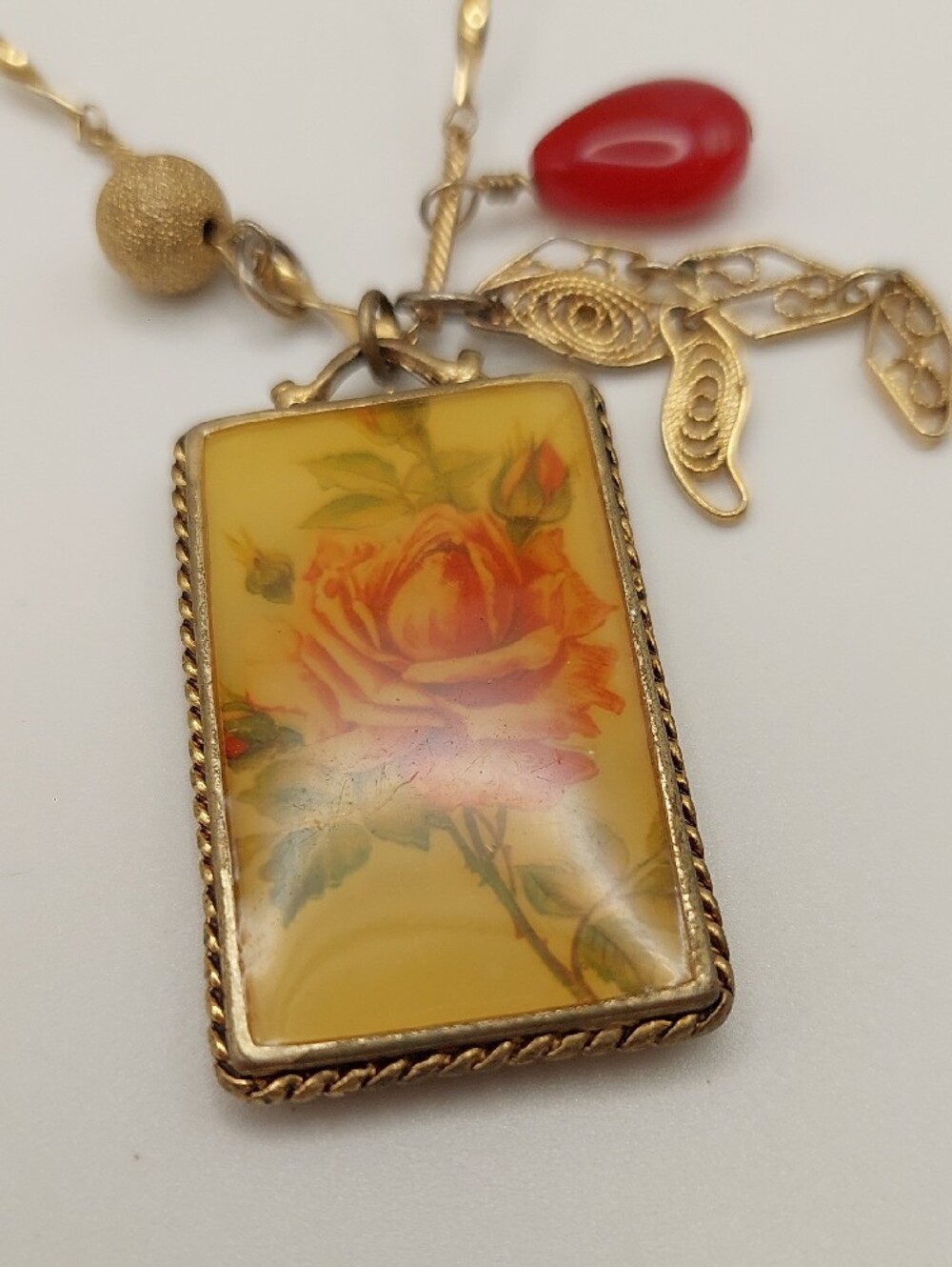 Sweet romantic rose enamel pendant gold 1990s long pendant link necklace